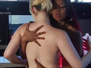 Nena muy caliente de ...