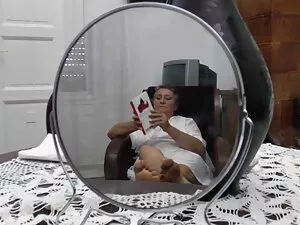 Tiene. madre tetona  ...