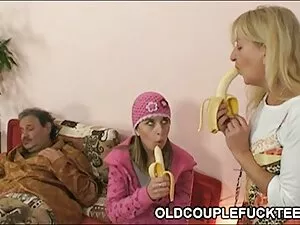 Tímida pelirroja exa ...